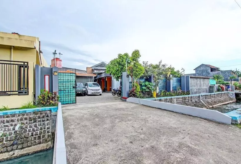 Hotelli Oyo 92296 Amole Paviliun Syariah