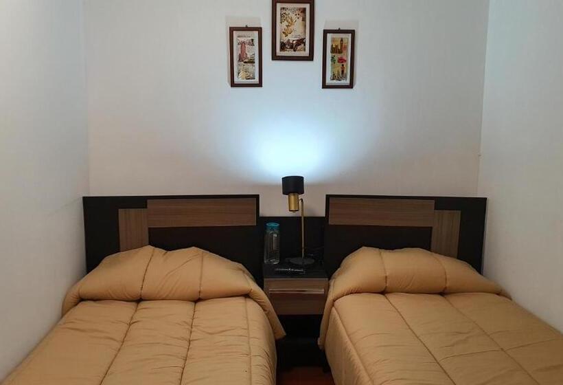 بنسيون Hostal Costa Brava