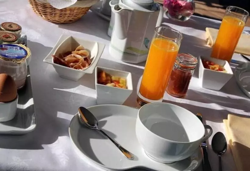 ホテル Hôtel Restaurant La Montagne De Brancion