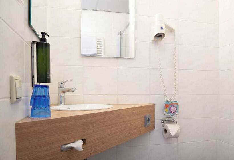 ホテル Kontakt Der Kontinenten