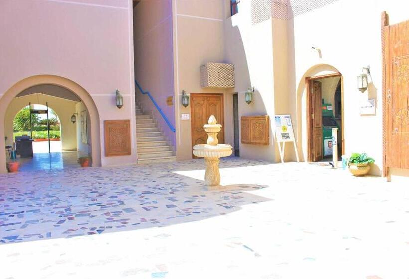 هتل Rohanou Beach Resort