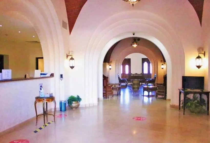 فندق Rohanou Beach Resort