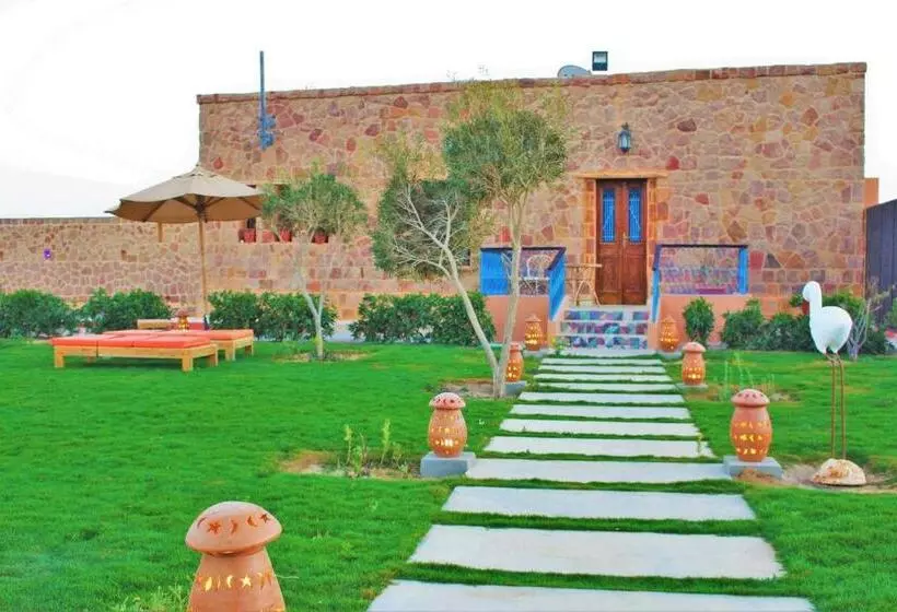 فندق Rohanou Beach Resort