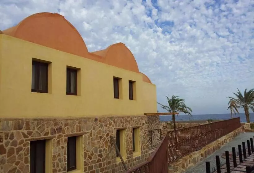 فندق Rohanou Beach Resort