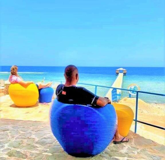 هتل Rohanou Beach Resort