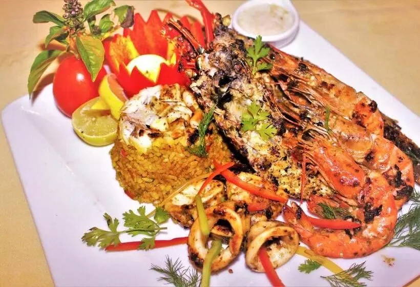 فندق Rohanou Beach Resort