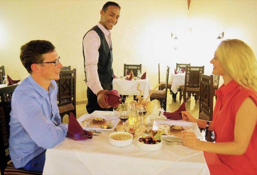 هتل Rohanou Beach Resort