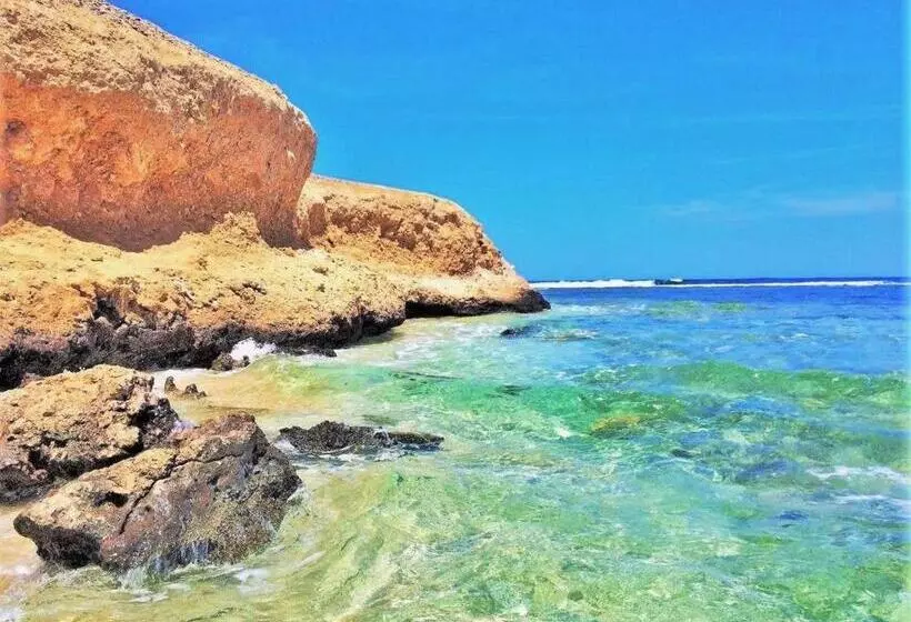 فندق Rohanou Beach Resort