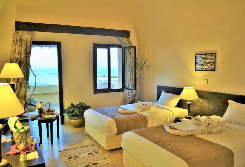 هتل Rohanou Beach Resort