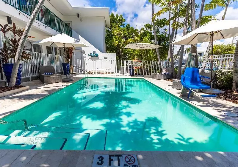 בית מלון כפרי Seaside All Suites