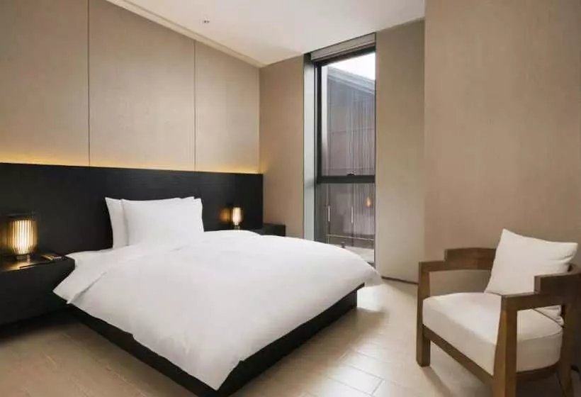 בית מלון כפרי The Temple House