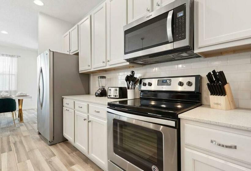 Retkeilymaja Villa De La Luna   C04