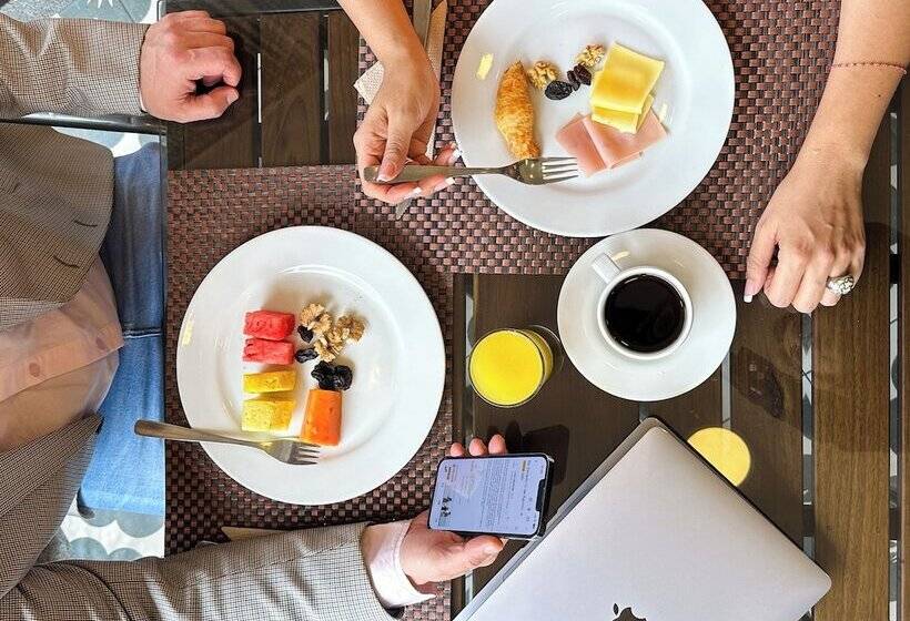 Hotel La Quinta By Wyndham Quito