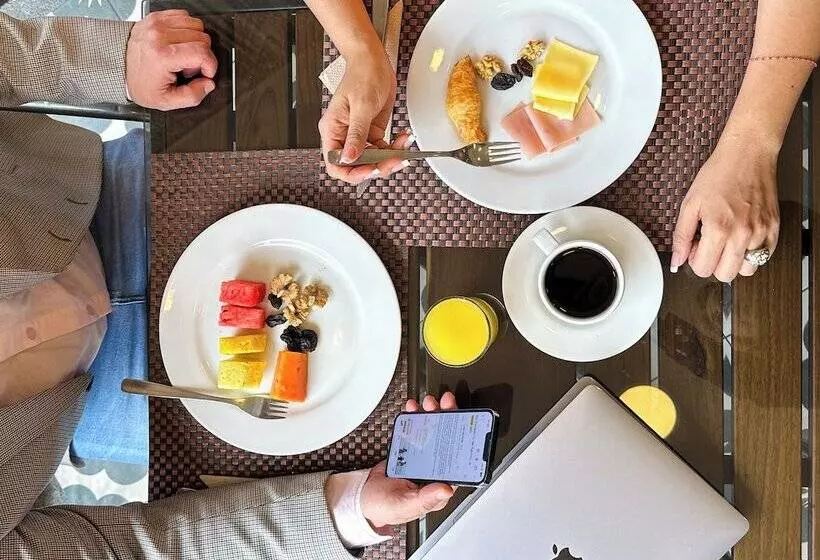 ホテル La Quinta By Wyndham Quito