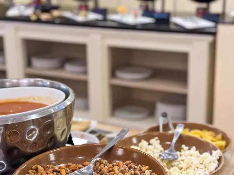 ホテル La Quinta By Wyndham Quito