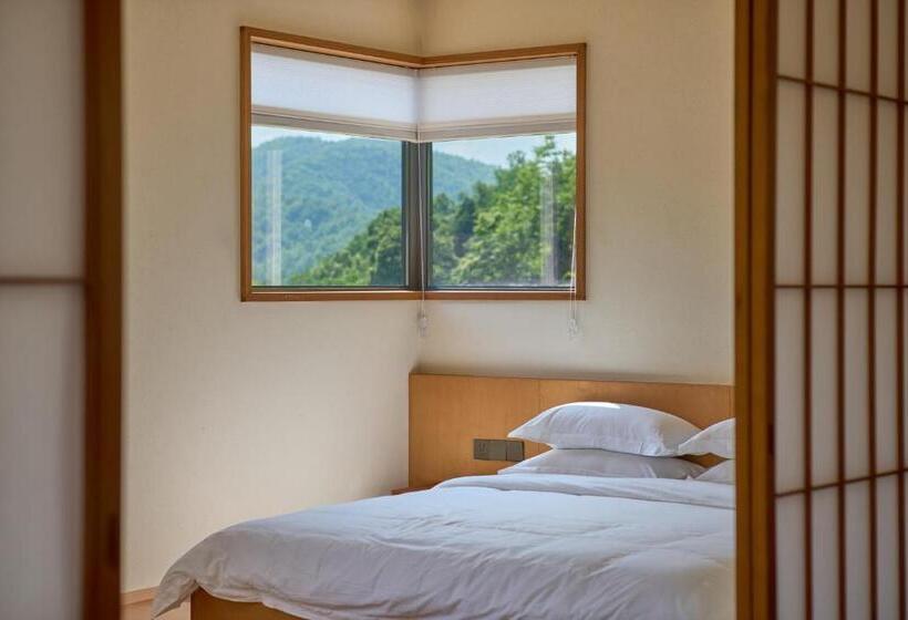 בית מלון כפרי Mountain And Autumn Homestay