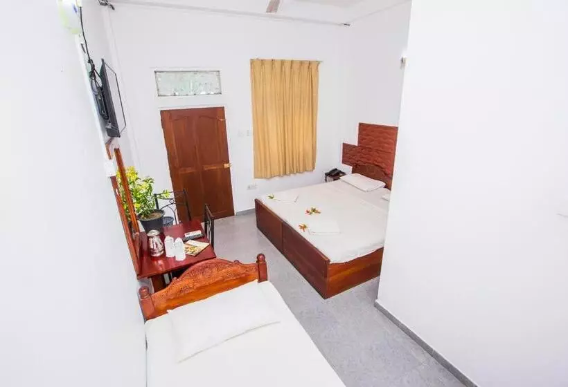 Hotelli Transit Budget