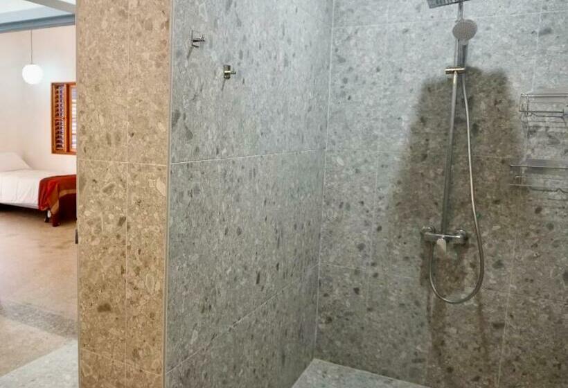 هاستل Gordon Town Kotch