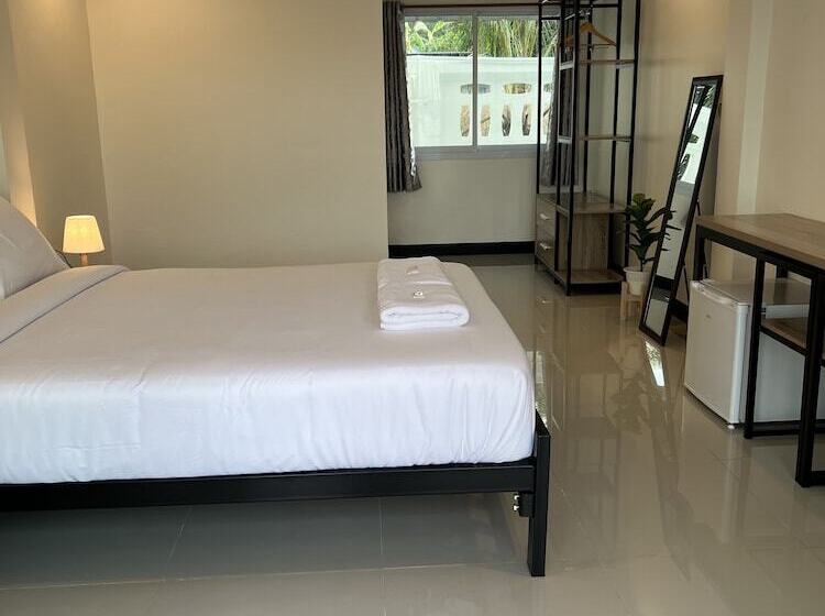 Pensió Ivory House Sriracha