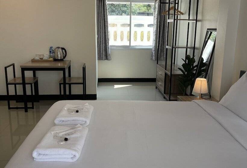 Pensió Ivory House Sriracha