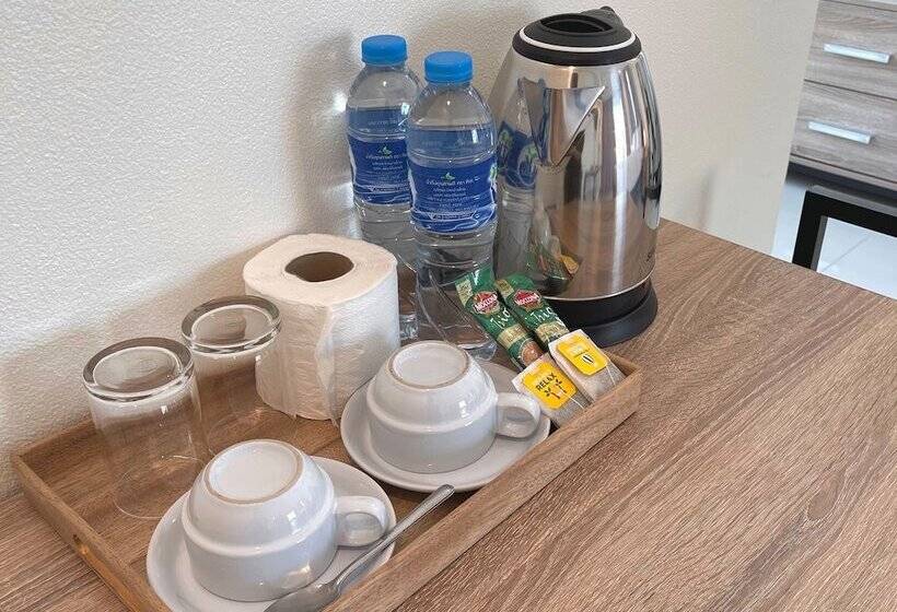 Pensió Ivory House Sriracha