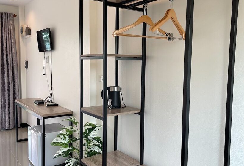 Pensió Ivory House Sriracha