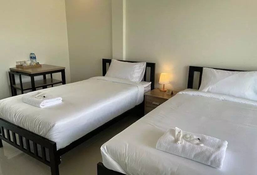 Majatalo Ivory House Sriracha