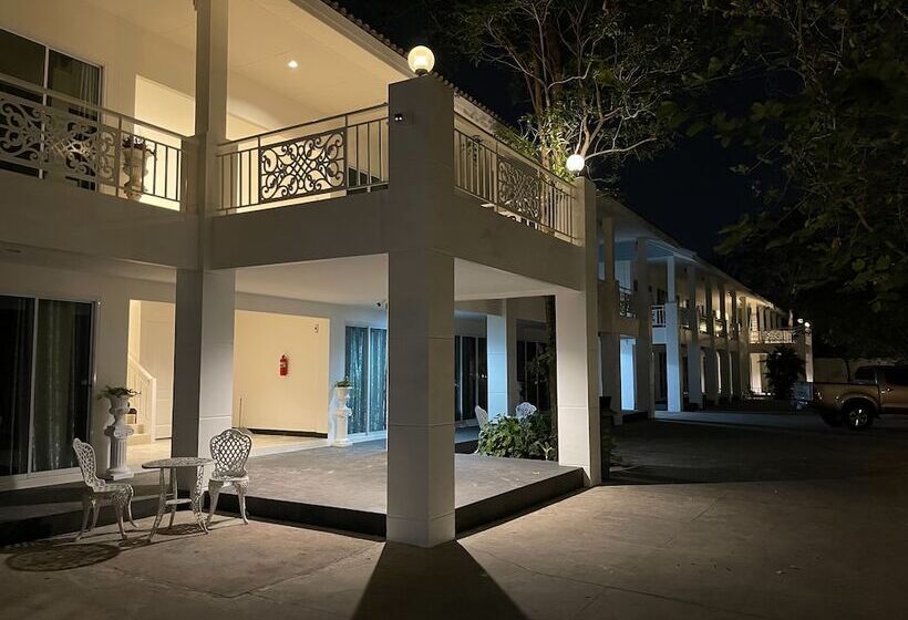 Pensió Ivory House Sriracha