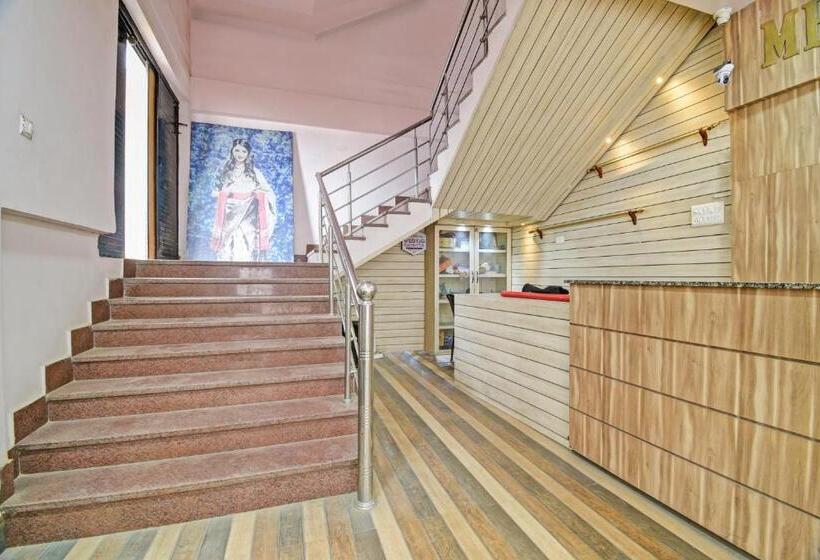 Hotelli Collection O 809269 The Grand Megha Resort