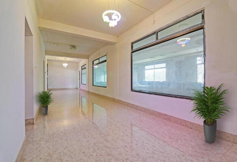 Hotelli Collection O 809269 The Grand Megha Resort