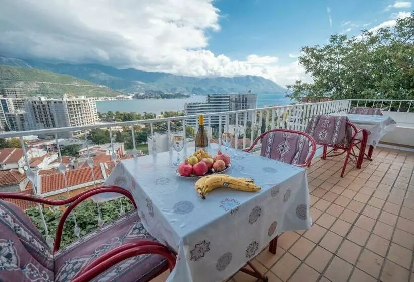 پانسیون Madra Rooms And Apartments