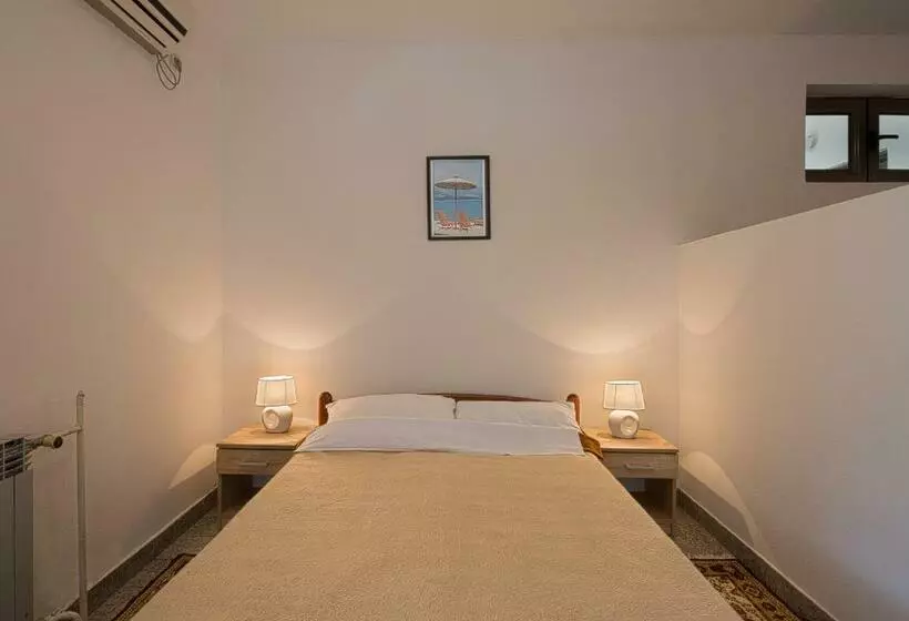 پانسیون Madra Rooms And Apartments