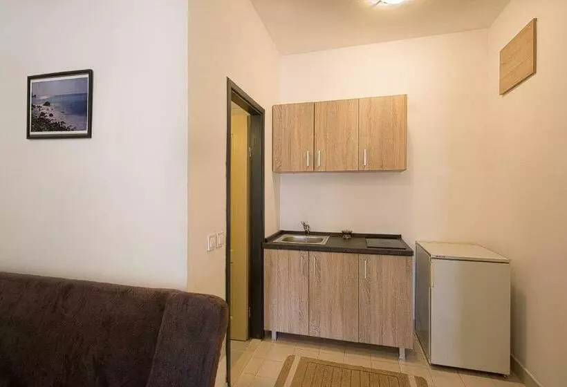 پانسیون Madra Rooms And Apartments