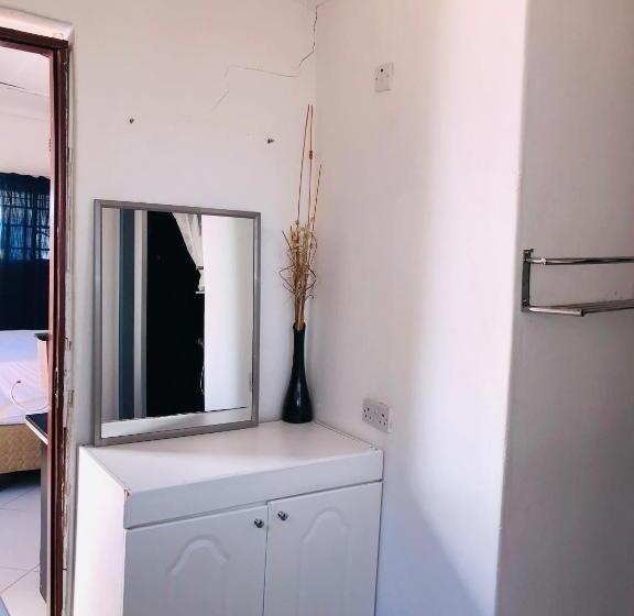 تختخواب و صبحانه Amogelang Guesthouse & Suites