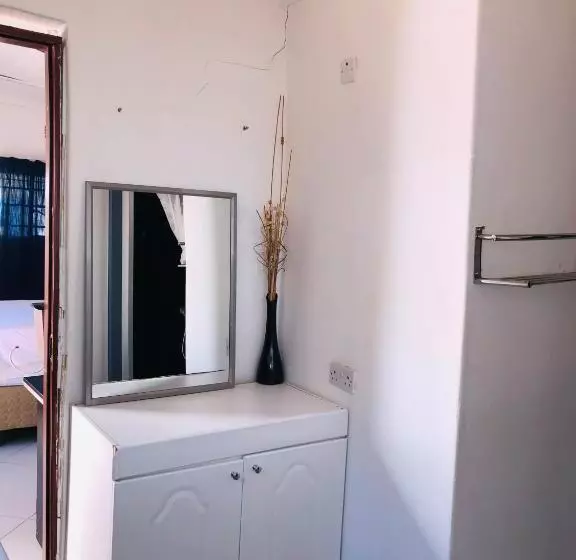 تختخواب و صبحانه Amogelang Guesthouse & Suites