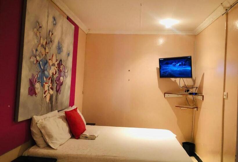 تختخواب و صبحانه Amogelang Guesthouse & Suites