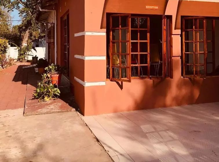 تختخواب و صبحانه Amogelang Guesthouse & Suites