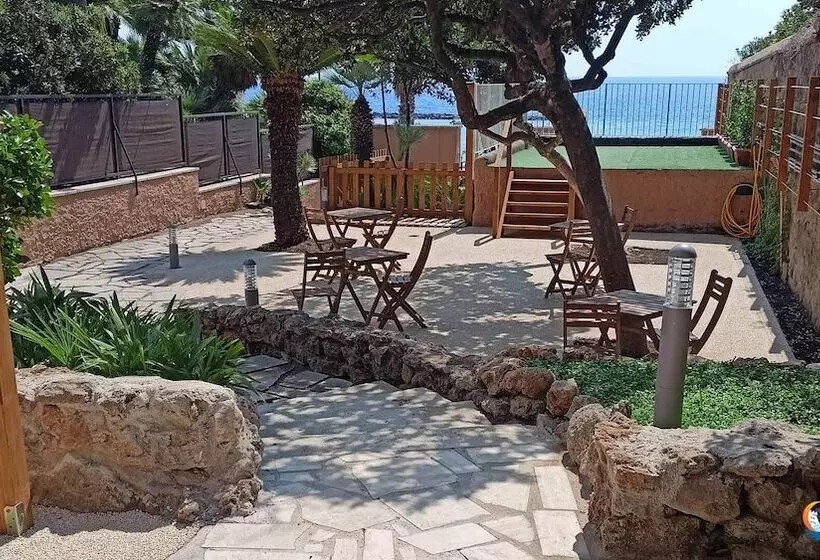 Aamiaismajoitus (B&B) Baia Di Luna