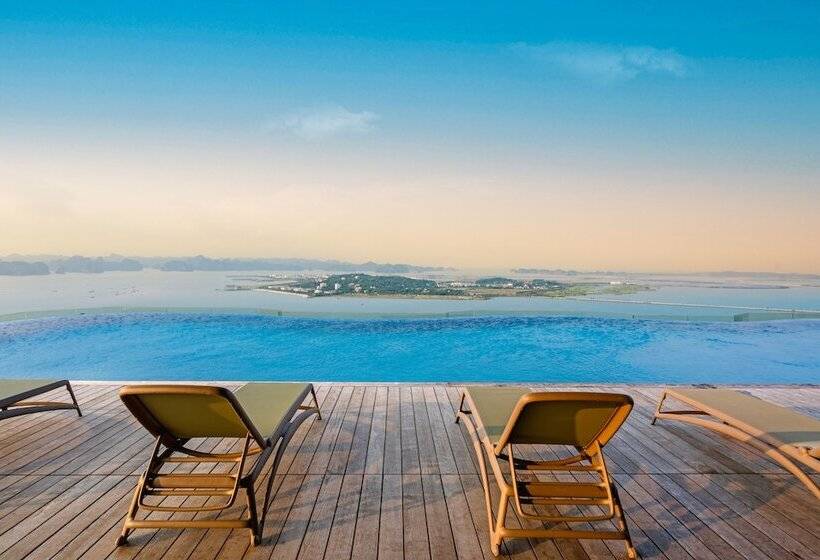 هتل A La Carte Ha Long Bay