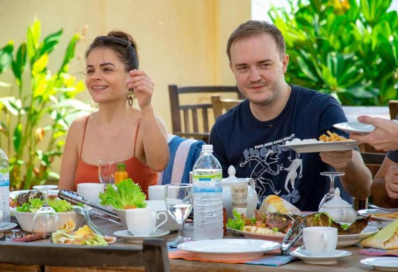 فندق Aussie Swiss