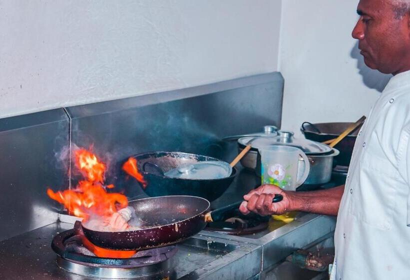 فندق Aussie Swiss