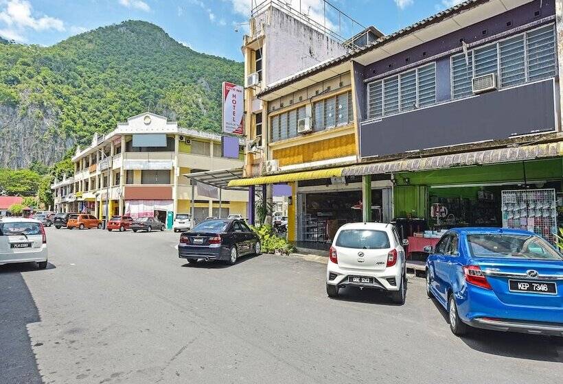 호텔 Oyo 90734 Tata Inn