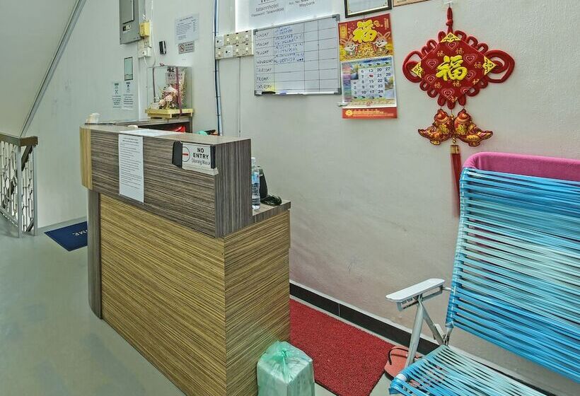 호텔 Oyo 90734 Tata Inn