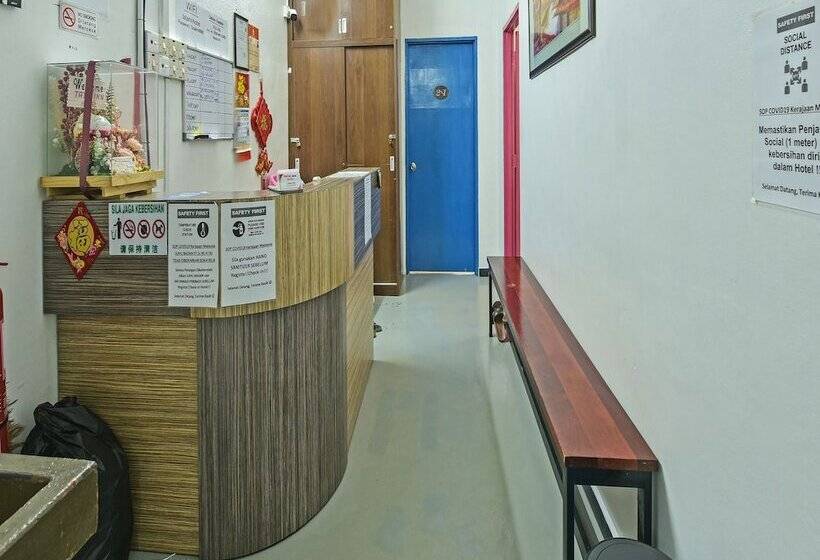 호텔 Oyo 90734 Tata Inn