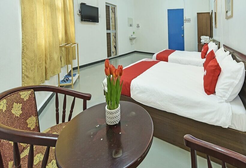 호텔 Oyo 90734 Tata Inn