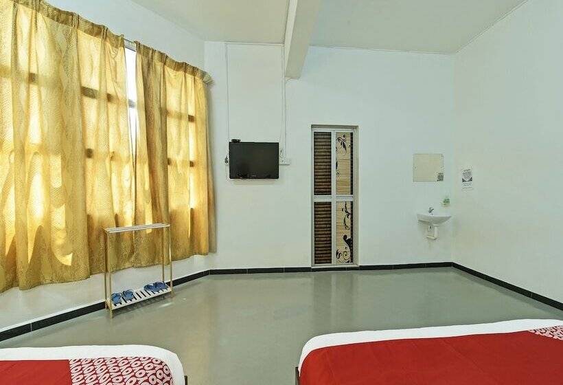 호텔 Oyo 90734 Tata Inn