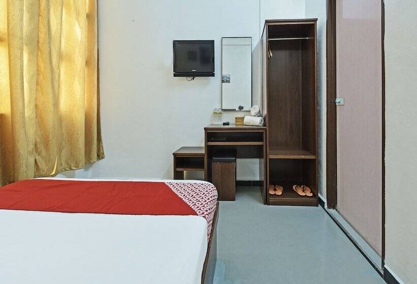 호텔 Oyo 90734 Tata Inn