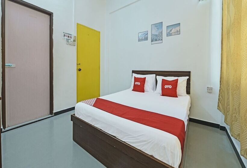 호텔 Oyo 90734 Tata Inn