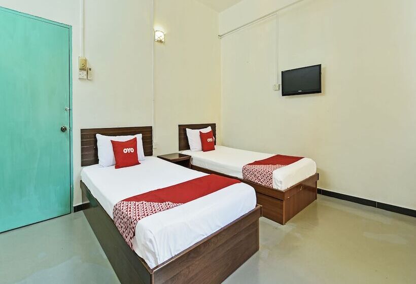 호텔 Oyo 90734 Tata Inn