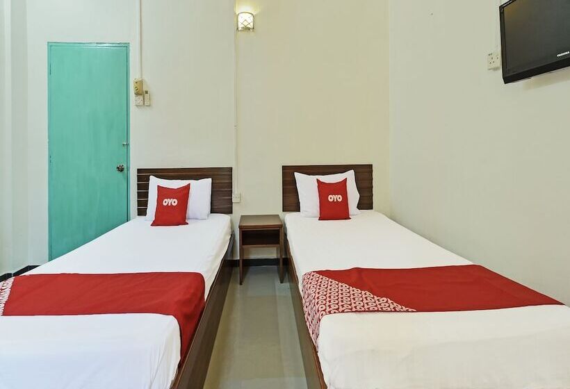 호텔 Oyo 90734 Tata Inn
